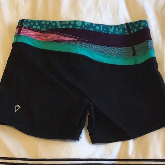 Reversible lululemon shorts - Picture 3 of 4